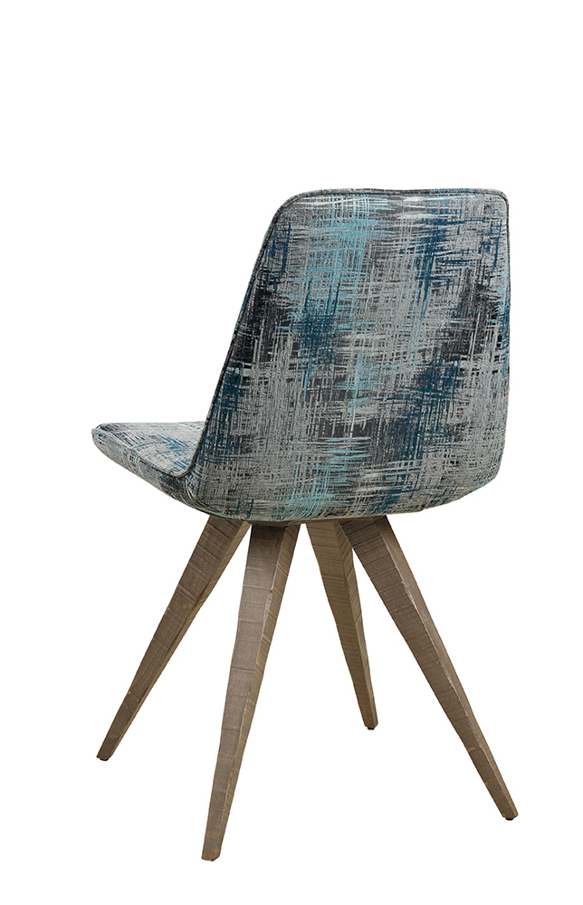 Beizton: Wildeiche MTS | Bezug: VAHÖ-434 | Gestell: Used look (auf Anfrage)