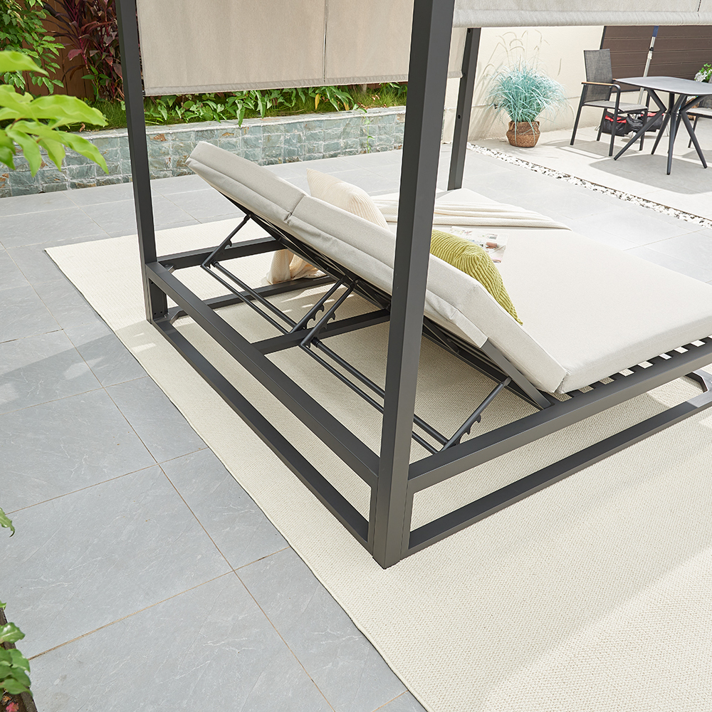 Luxuriosa Outdoor Daybed