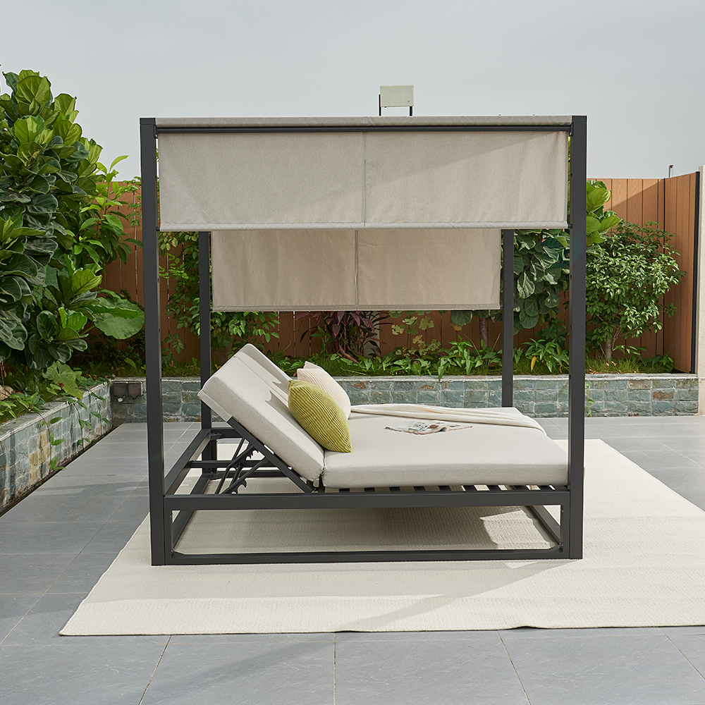 Luxuriosa Outdoor Daybed